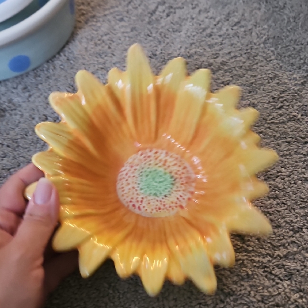 BECCA Yellow Sunflower‎ Ceramic Dish